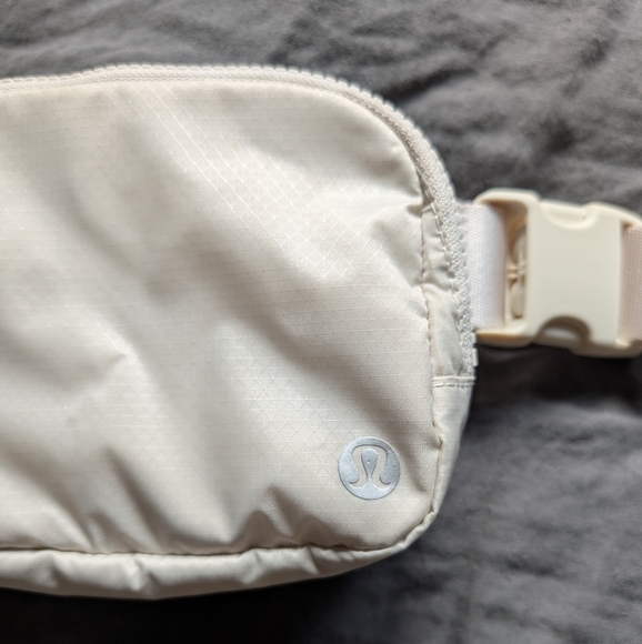 LIKE NEW Lululemon Everywhere Belt Bag 1L (White Opal) - Picture 4 of 5